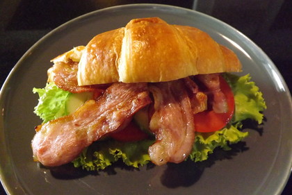 クロワッサン・ベーコン